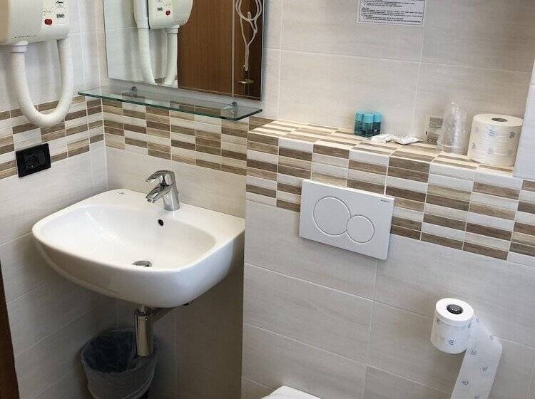 اتاق استاندارد, Di Stefano