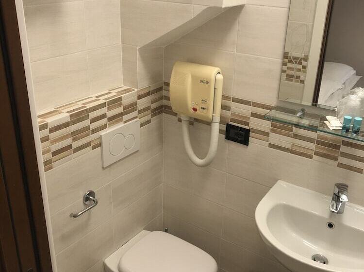 اتاق استاندارد یک نفره, Di Stefano