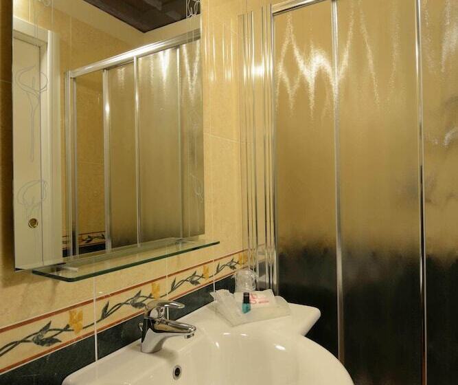 اتاق لوکس, Di Stefano