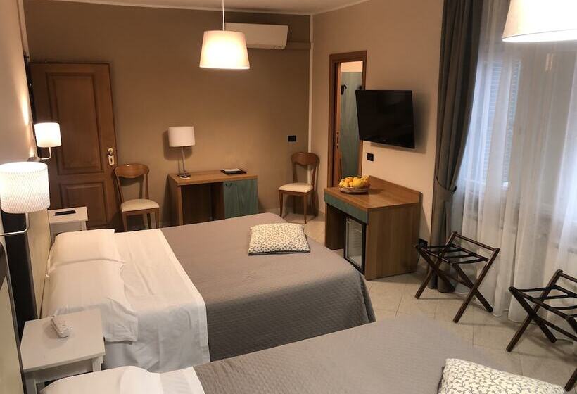 اتاق استاندارد چهار تخته, Di Stefano