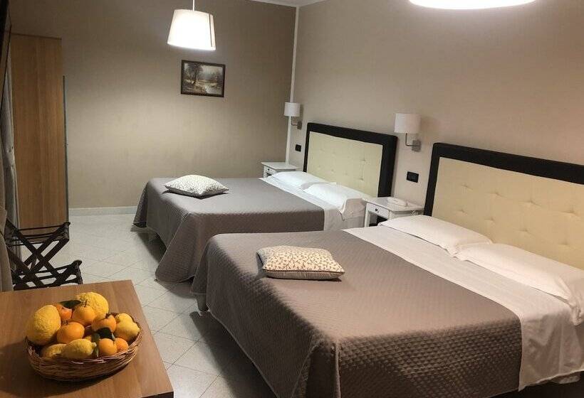 اتاق استاندارد چهار تخته, Di Stefano