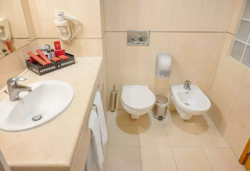 2 Bedroom Deluxe Apartment Sea View, Grand Muthu Oura View Beach Club