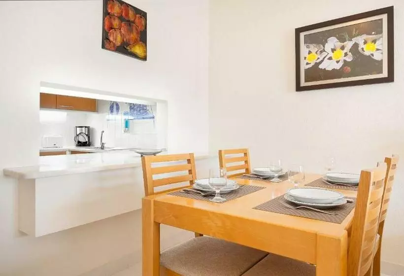 2 Bedroom Deluxe Apartment Sea View, Grand Muthu Oura View Beach Club