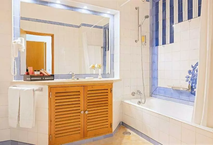 2 Bedroom Deluxe Apartment Sea View, Grand Muthu Oura View Beach Club
