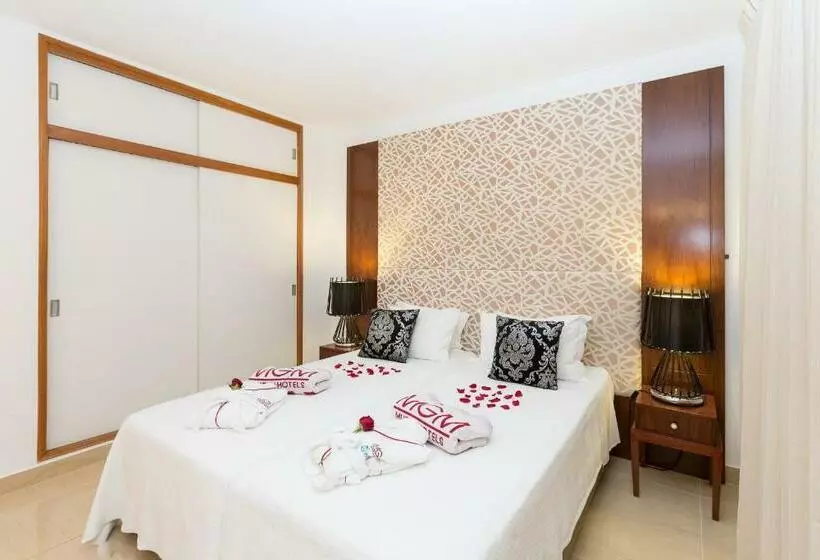 2 Bedroom Deluxe Apartment Sea View, Grand Muthu Oura View Beach Club