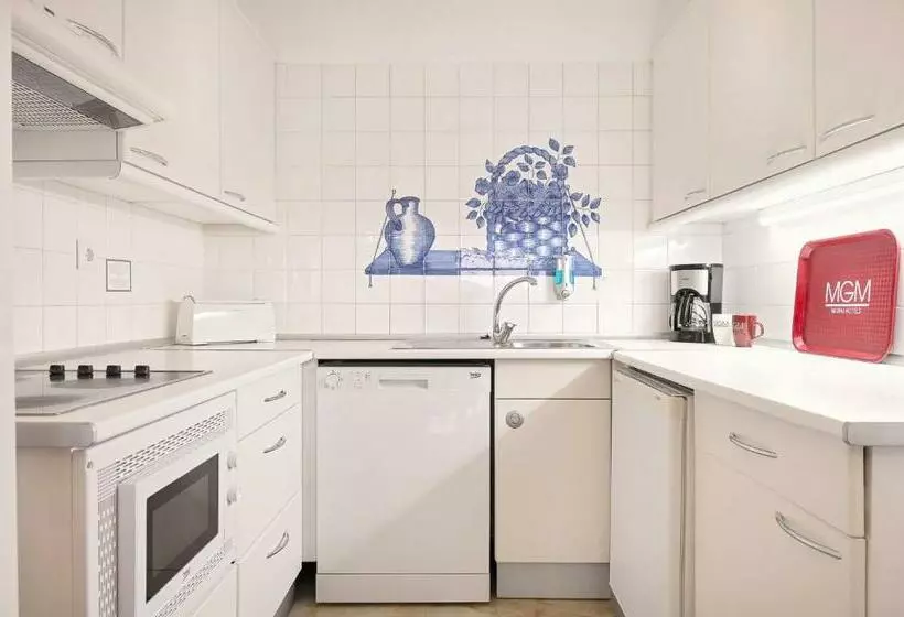 2 Bedroom Deluxe Apartment Sea View, Grand Muthu Oura View Beach Club