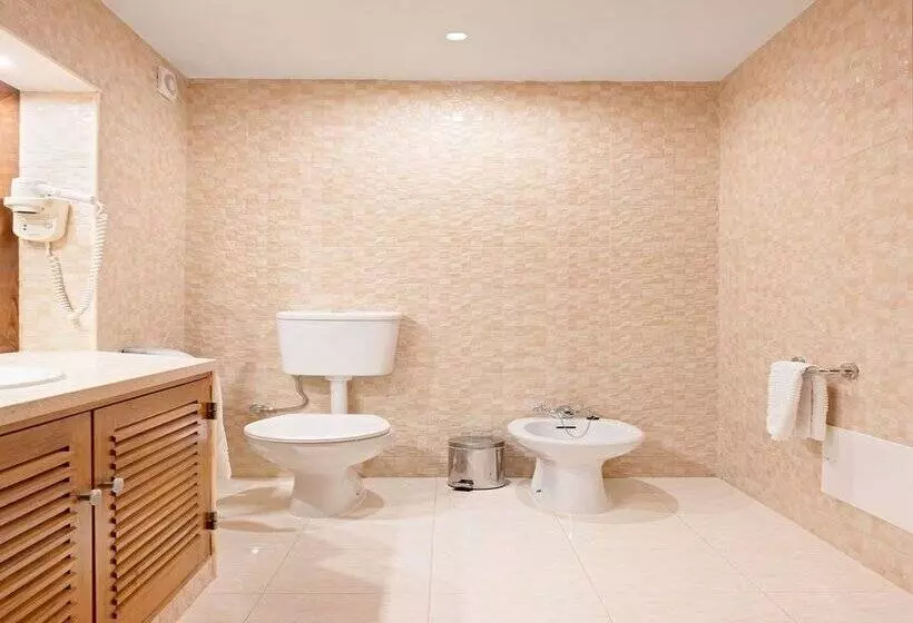 اتاق لوکس, Grand Muthu Oura View Beach Club