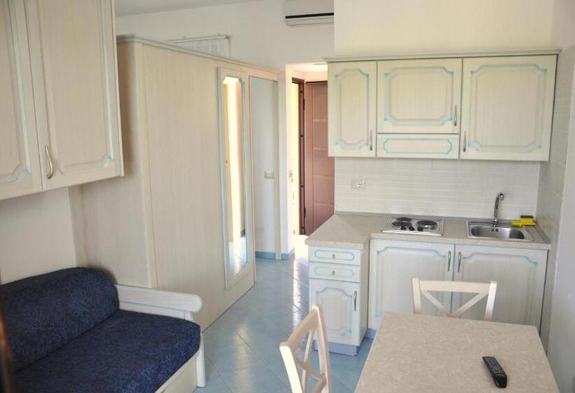 标准工作室, Green Village Resort