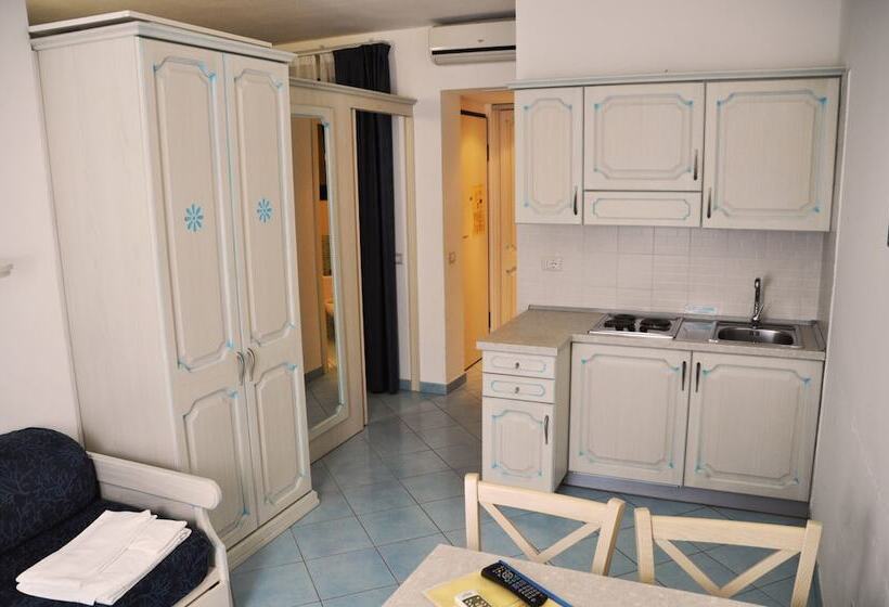 标准工作室, Green Village Resort