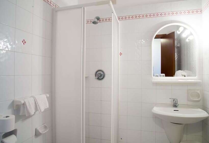 Трежместный Номер Economy, Internazionale