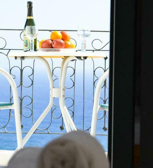 סטודיו סטנדרטי נוף לים, Iro