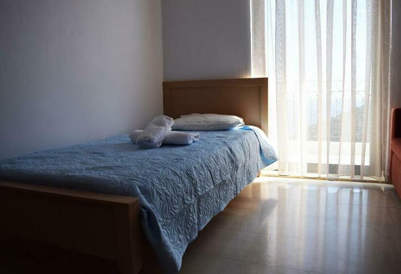 סטודיו סטנדרטי נוף לים, Iro