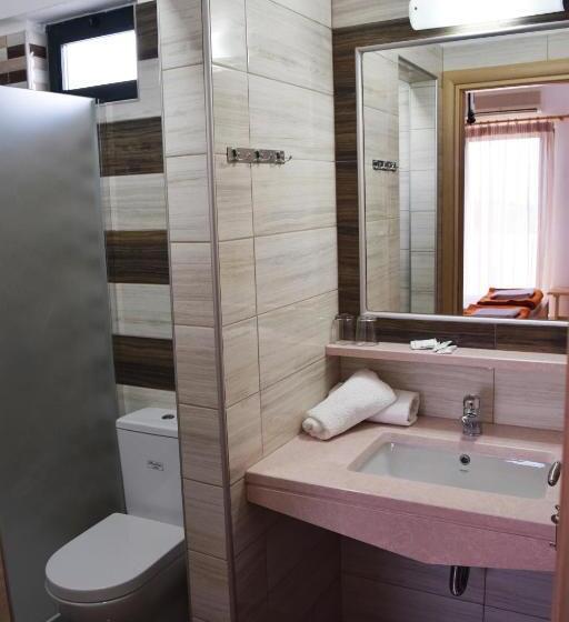 סטודיו סטנדרטי נוף לים, Iro