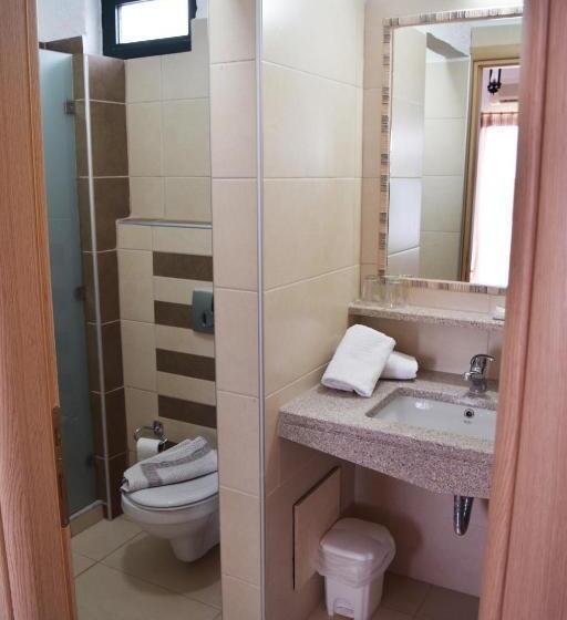 סטודיו סטנדרטי נוף לים, Iro