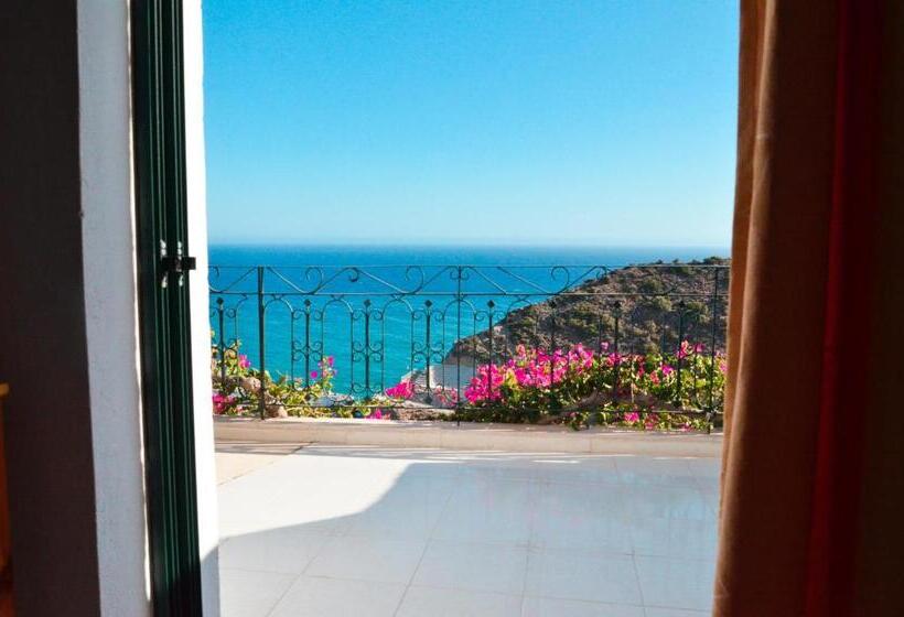 סטודיו סטנדרטי נוף לים, Iro