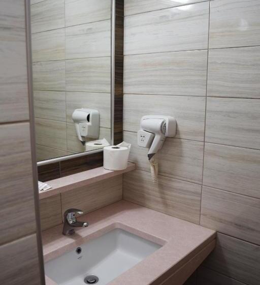 סטודיו סטנדרטי נוף לים, Iro