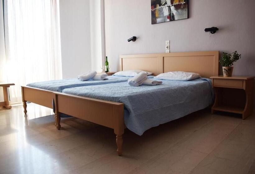 סטודיו סטנדרטי נוף לים, Iro