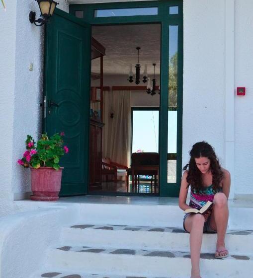 סטודיו סטנדרטי נוף לים, Iro