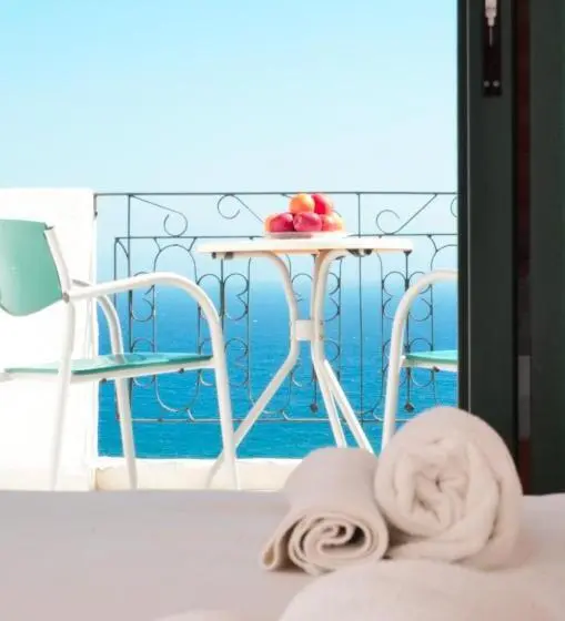 Studio Standard Vista Mare, Iro