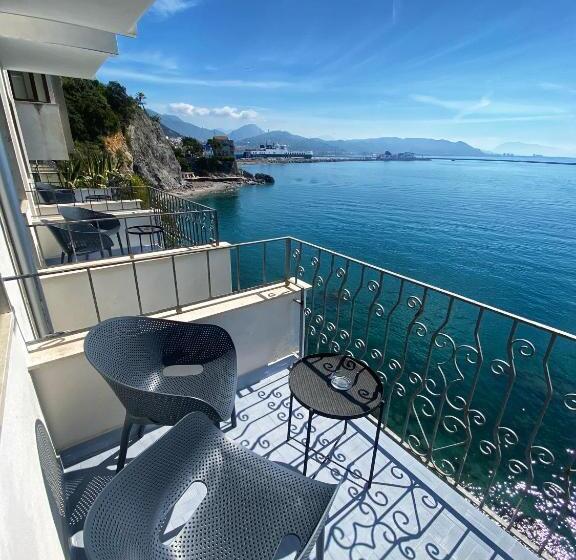 オーシャンビュースタンダードルーム, La Lucertola