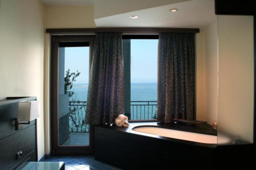 オーシャンビューデラックスルーム, La Lucertola