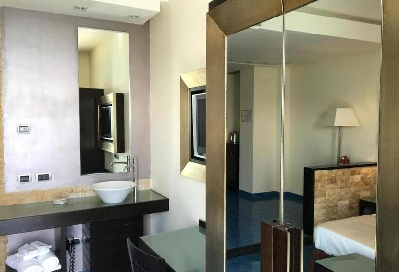 スタンダードルーム, La Lucertola