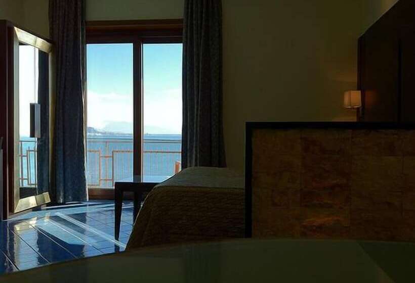 スタンダードトリプルルーム, La Lucertola