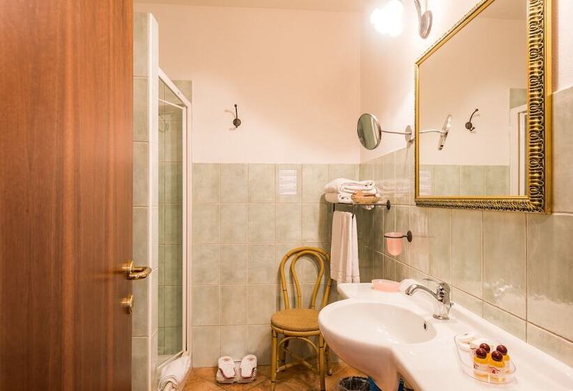 جناح جونيور مطلّ علي البحر, Lido Degli Spagnoli