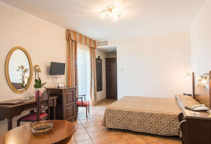 جناح جونيور مطلّ علي البحر, Lido Degli Spagnoli