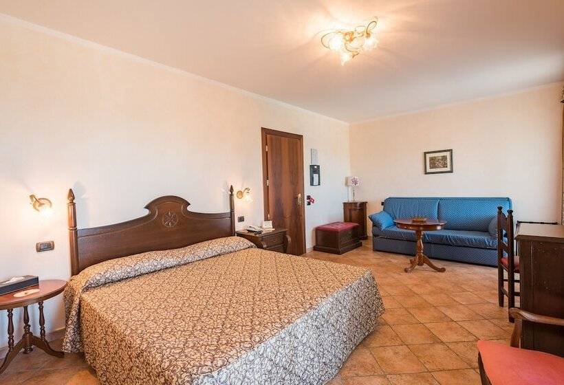 جناح جونيور مطلّ علي البحر, Lido Degli Spagnoli