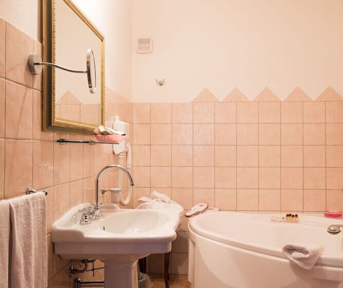 جناح مطلّ علي البحر, Lido Degli Spagnoli