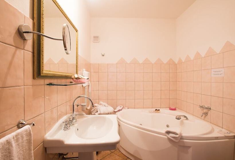 جناح مطلّ علي البحر, Lido Degli Spagnoli