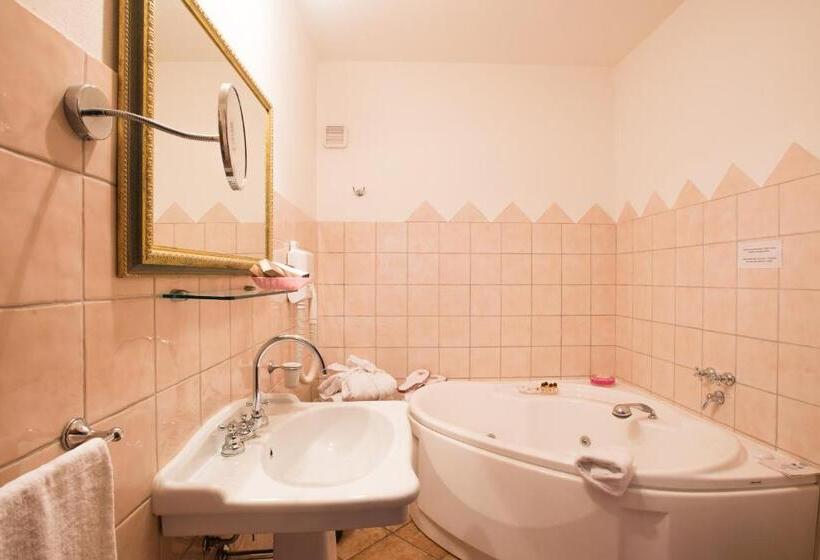 جناح مطلّ علي البحر, Lido Degli Spagnoli