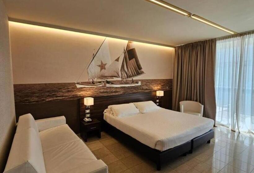 اتاق سوپریور با چشم‌انداز جانبی دریا, Mercure Rimini Lungomare