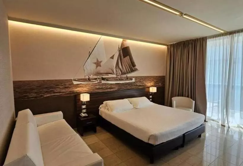 اتاق سوپریور با چشم‌انداز جانبی دریا, Mercure Rimini Lungomare