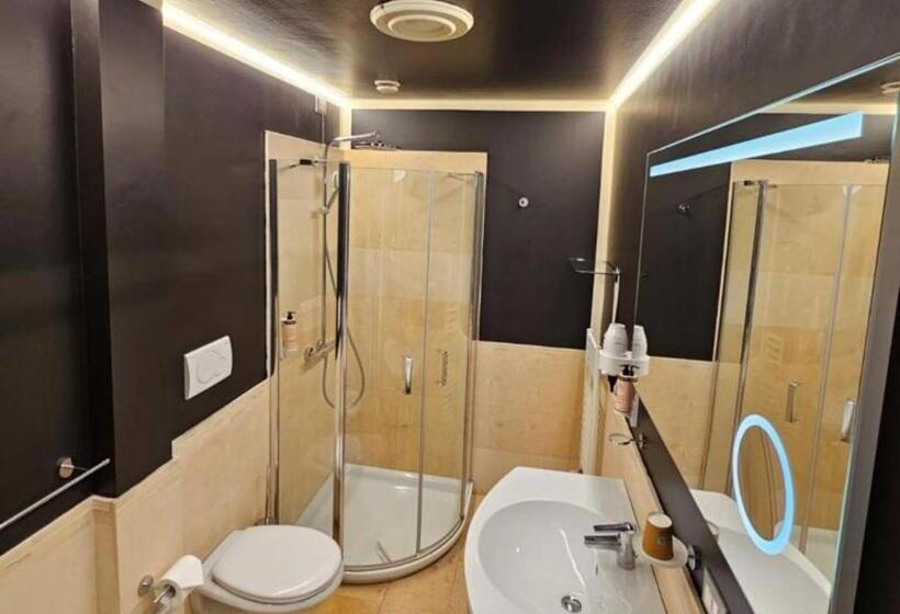 اتاق سوپریور با چشم‌انداز جانبی دریا, Mercure Rimini Lungomare