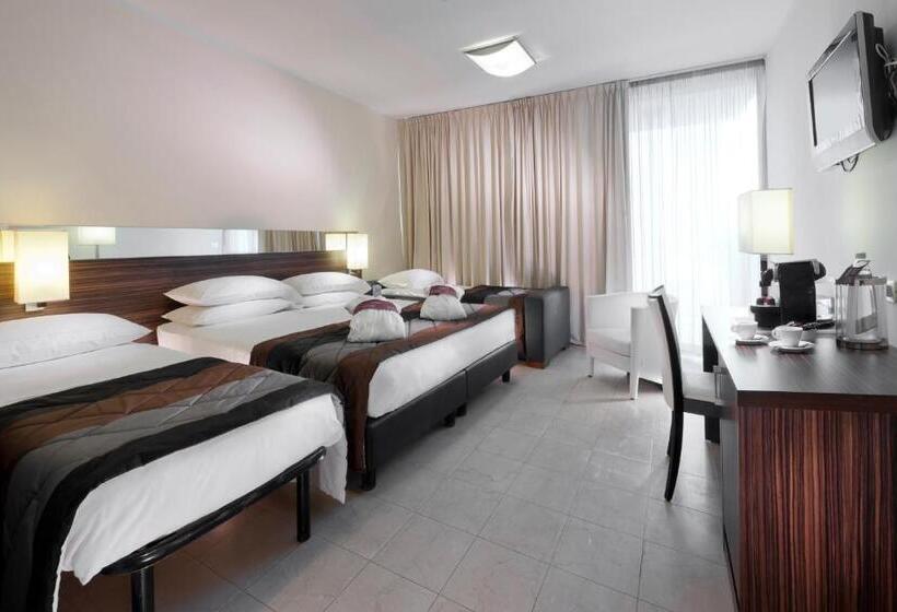 اتاق سوپریور با چشم‌انداز جانبی دریا, Mercure Rimini Lungomare