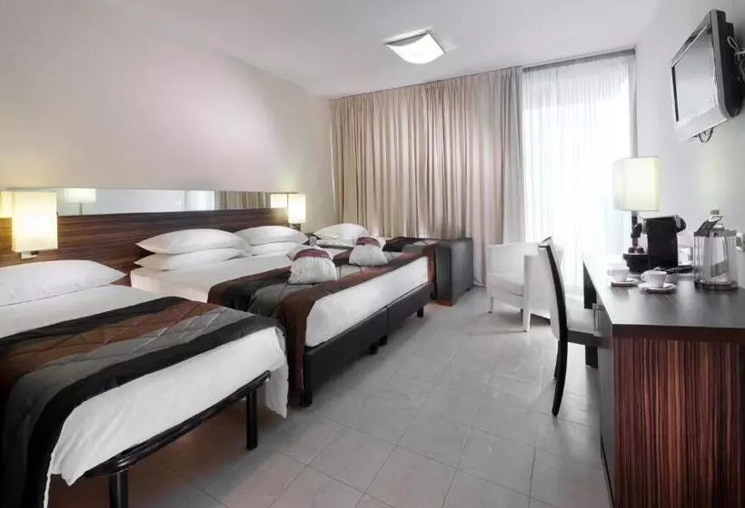 اتاق سوپریور با چشم‌انداز جانبی دریا, Mercure Rimini Lungomare
