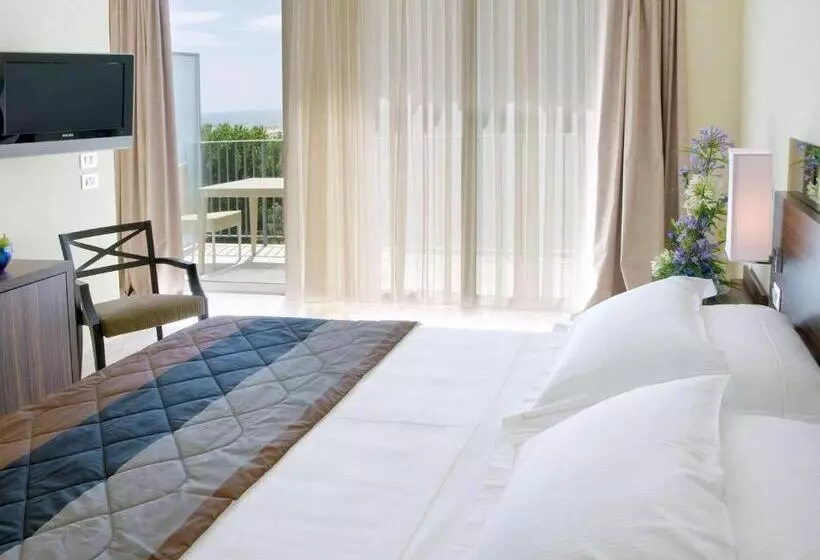 اتاق سوپریور با چشم‌انداز جانبی دریا, Mercure Rimini Lungomare