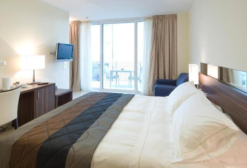 اتاق سوپریور با چشم‌انداز جانبی دریا, Mercure Rimini Lungomare