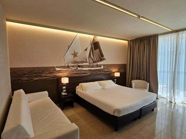 اتاق سوپریور با چشم‌انداز جانبی دریا, Mercure Rimini Lungomare