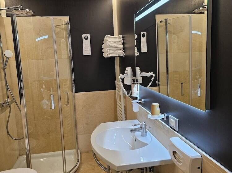 اتاق پرستیژ با چشم‌انداز دریا, Mercure Rimini Lungomare