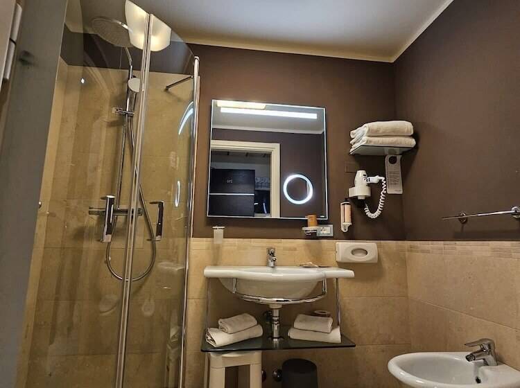 اتاق پرستیژ با چشم‌انداز دریا, Mercure Rimini Lungomare