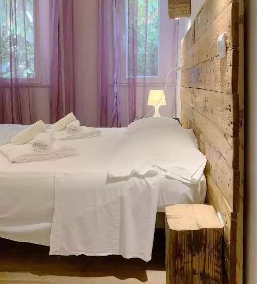 Economy Triple Room, Nizza Creative
