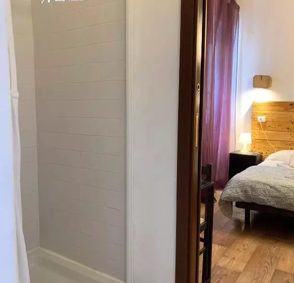 Economy Triple Room, Nizza Creative