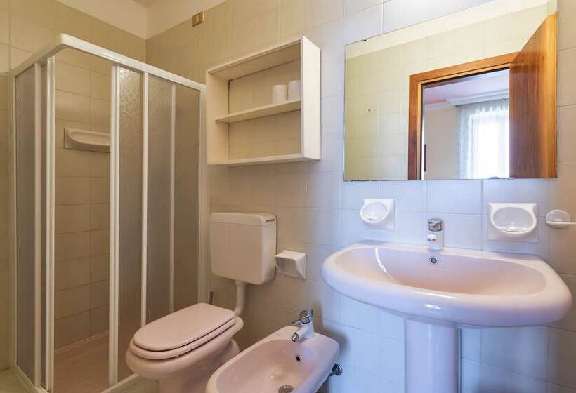 غرفة قياسية ثلاثية, Park Hotel Jolanda