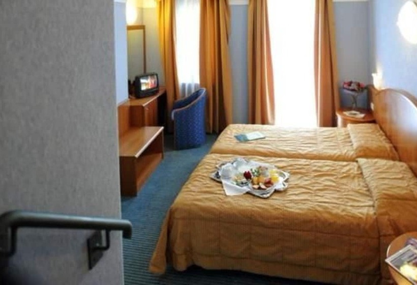Номер Стандарт Трехместный, Park Hotel Jolanda