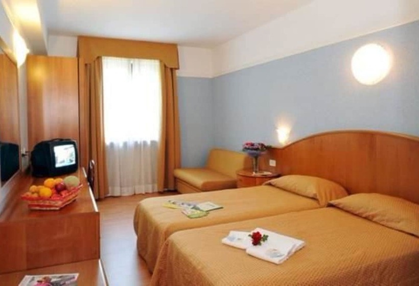 غرفة قياسية ثلاثية, Park Hotel Jolanda