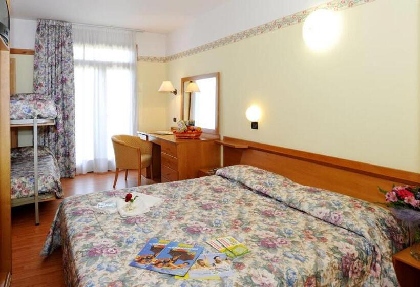 غرفة قياسية ثلاثية, Park Hotel Jolanda