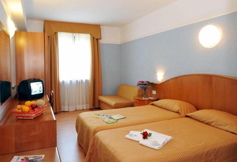 غرفة قياسية ثلاثية, Park Hotel Jolanda